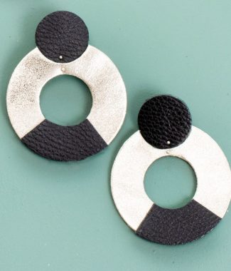 Boucles d'oreilles Okko noir et argenté by Maison Domecq